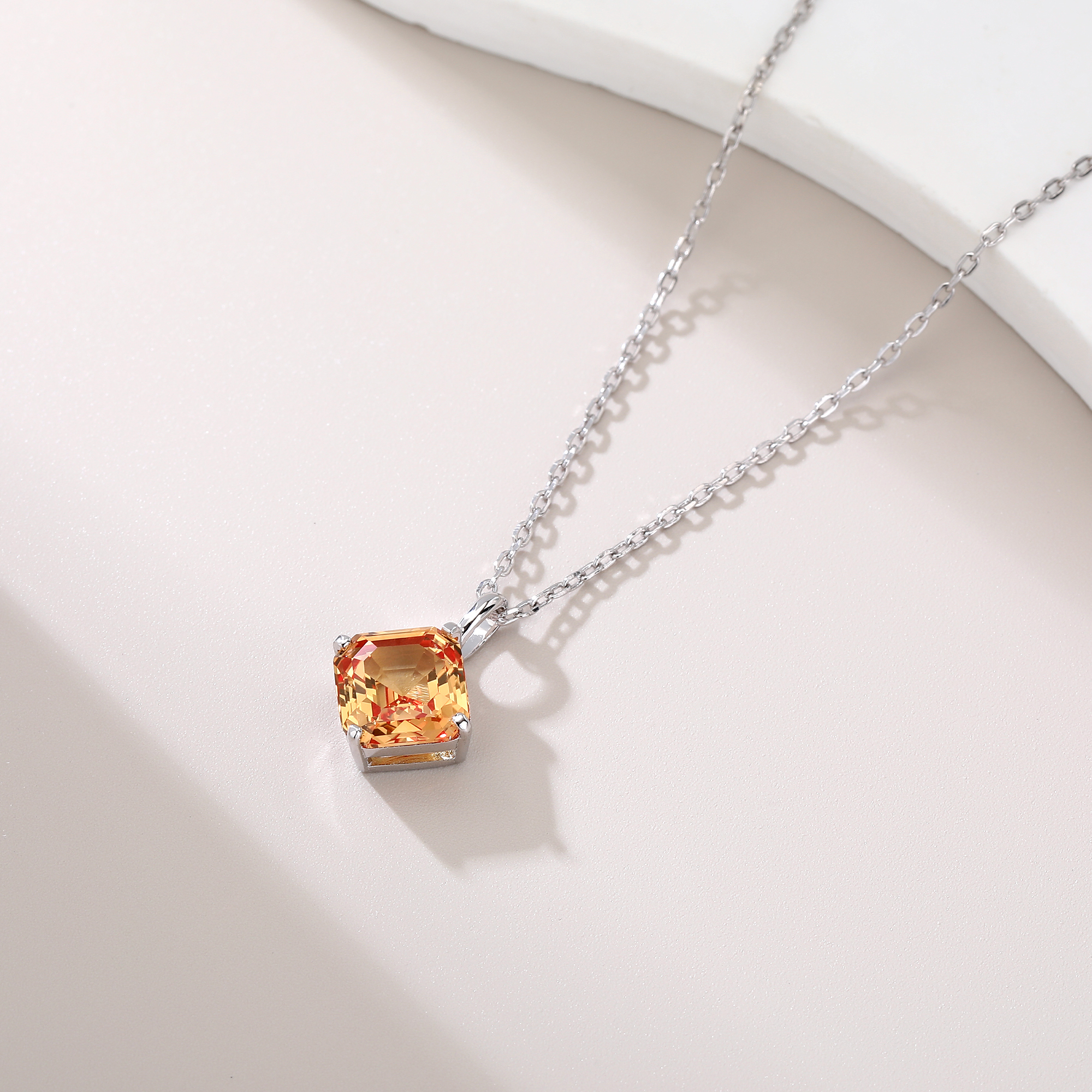 Bezel-Set Diamond-Shaped Small – Bezels Set Pendant recenzja i cena